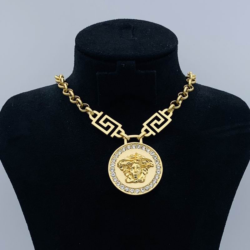 Versace necklace 06lyx36